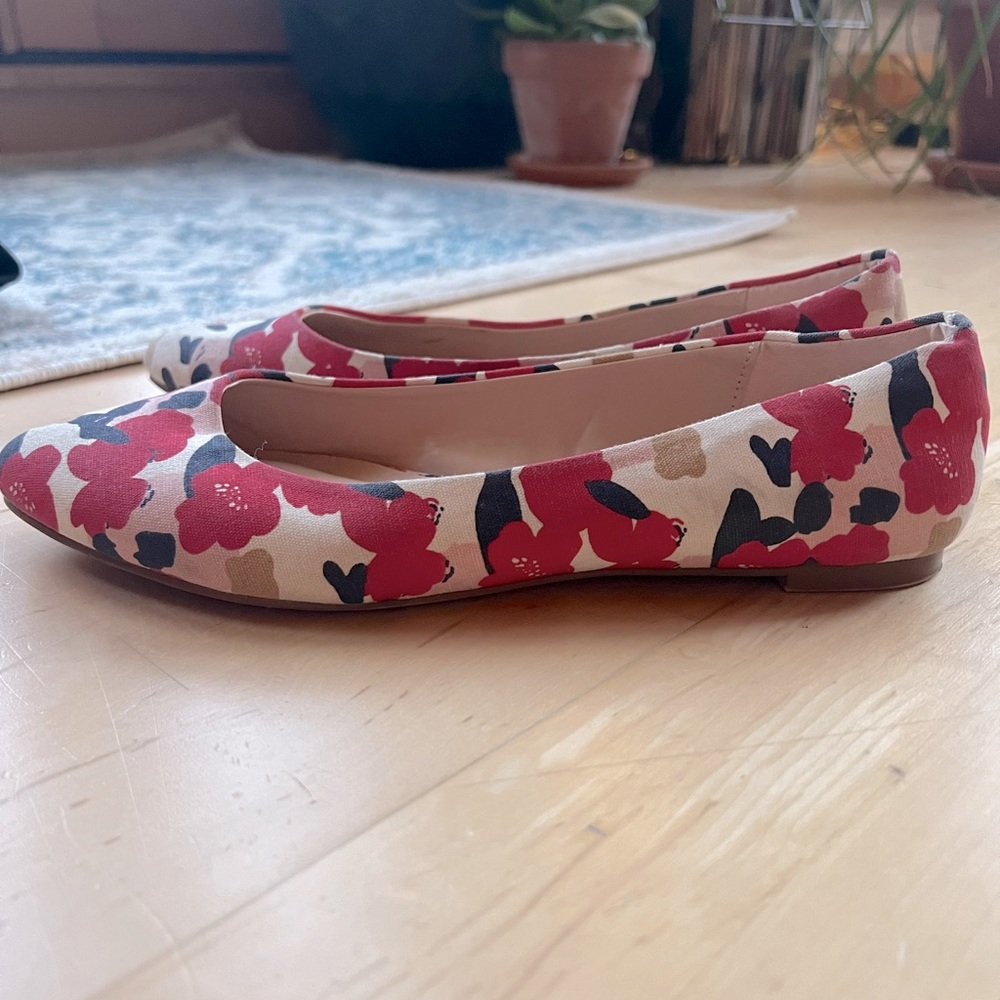 Kelly & Katie flats! Worn once